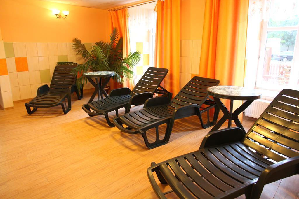 Retro Vrbovec Hotell Exteriör bild