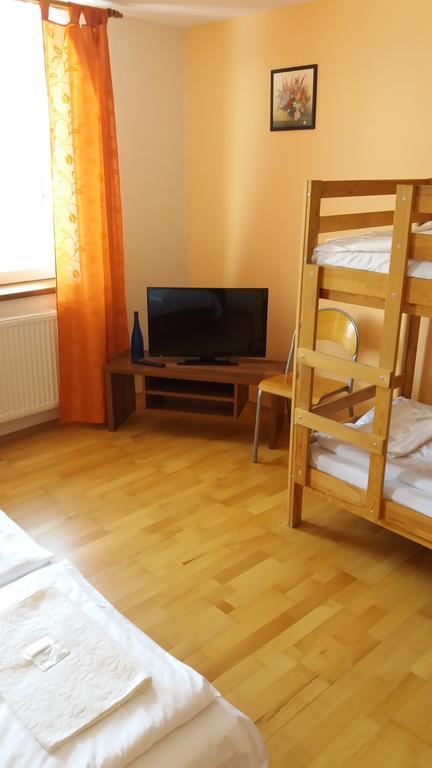 Retro Vrbovec Hotell Exteriör bild