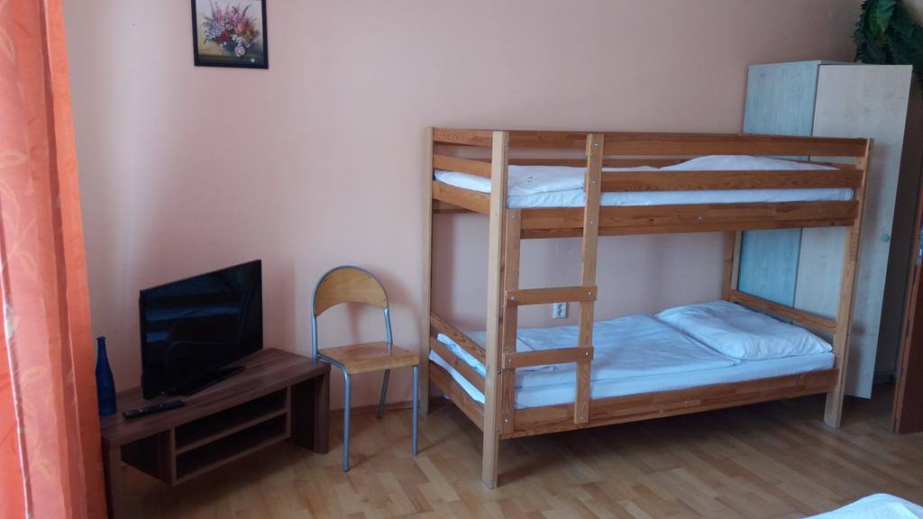 Retro Vrbovec Hotell Exteriör bild