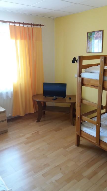 Retro Vrbovec Hotell Exteriör bild