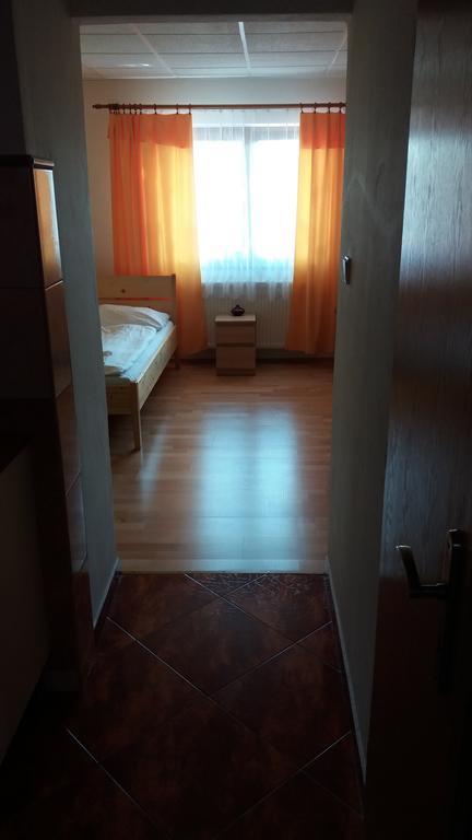Retro Vrbovec Hotell Exteriör bild