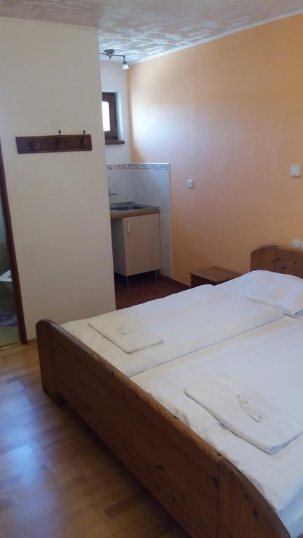 Retro Vrbovec Hotell Exteriör bild