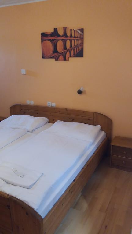 Retro Vrbovec Hotell Exteriör bild