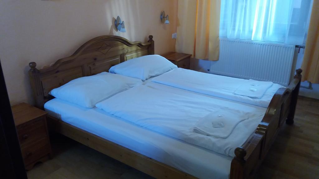 Retro Vrbovec Hotell Exteriör bild