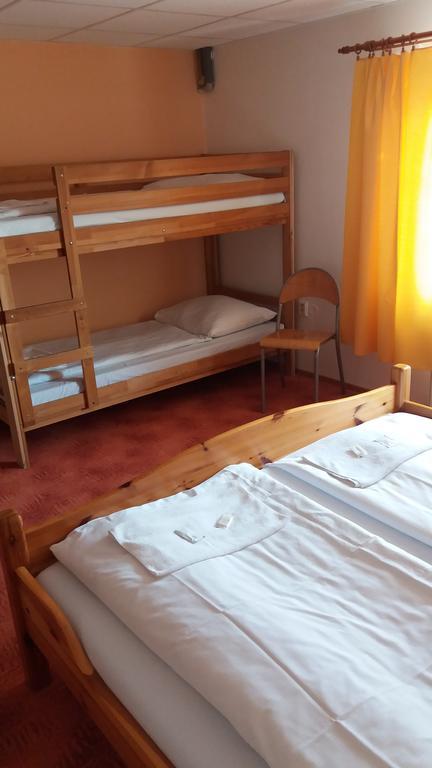 Retro Vrbovec Hotell Exteriör bild