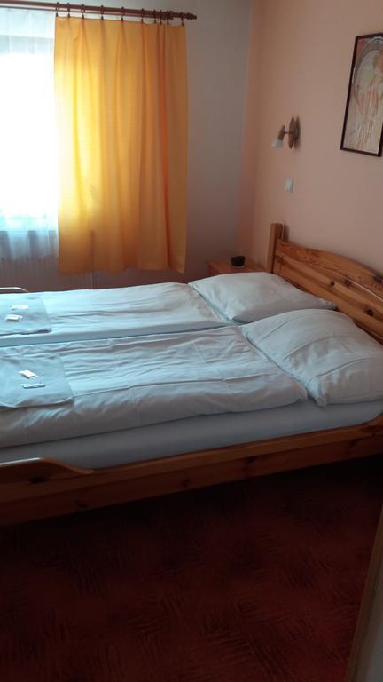 Retro Vrbovec Hotell Exteriör bild