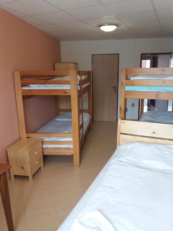 Retro Vrbovec Hotell Exteriör bild