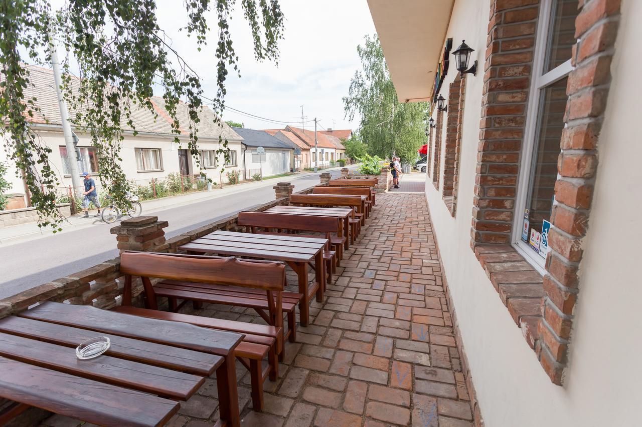 Retro Vrbovec Hotell Exteriör bild