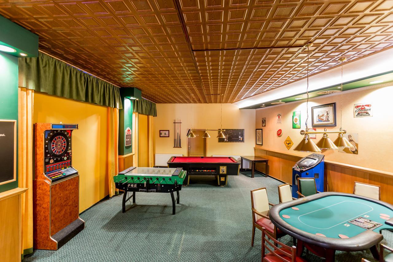 Retro Vrbovec Hotell Exteriör bild